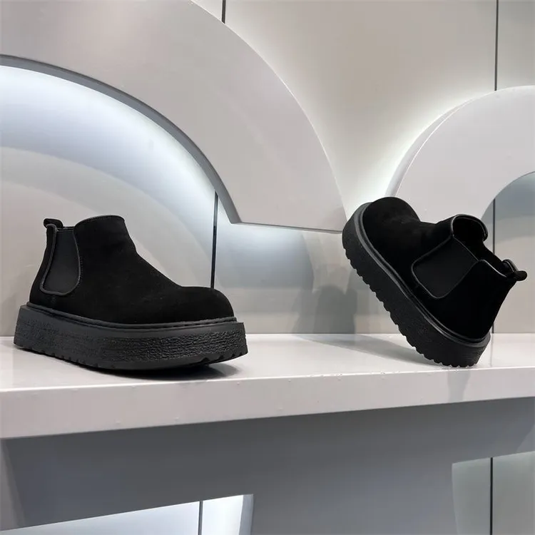 冬季马丁靴2025秋冬新款男士一脚蹬工装鞋男休闲厚底皮靴大黄靴子