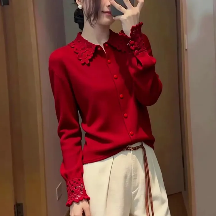 慵懒风红色针织开衫女秋冬高级感减龄宽松显瘦镂空钩花打底衫上衣