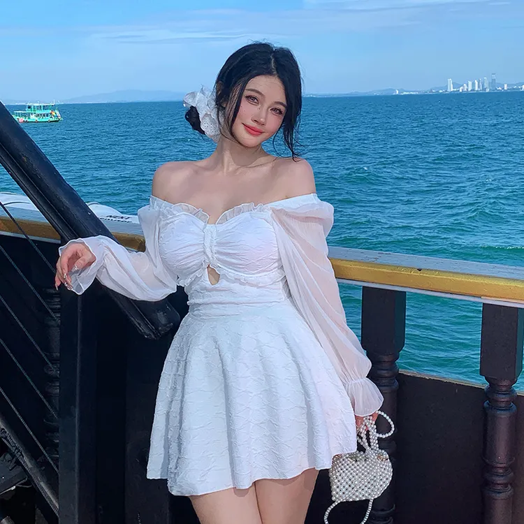微胖大码长袖方领连体裙式泳衣性感白色女遮肚显瘦温泉度假泳装