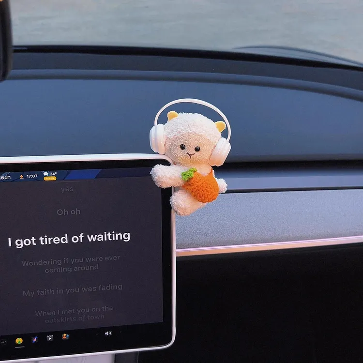 汽车中控台屏幕摆件小羊可爱车内显示器趴趴毛绒熊猫女卡通装饰品