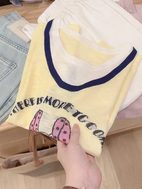 七言家巨好看！黄色假两件撞色猫咪卡通柔软飞袖@