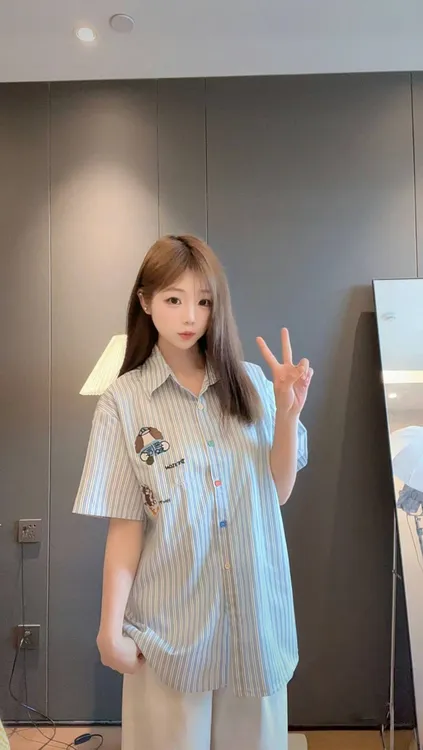 甜美童趣卡通刺绣短袖衬衫女2025夏重工宽松慵懒休闲可爱衬衣