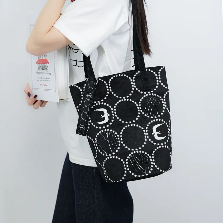 盾盾熊原创包包女款爆款2025新款水桶包休闲女包斜挎包便携手提包