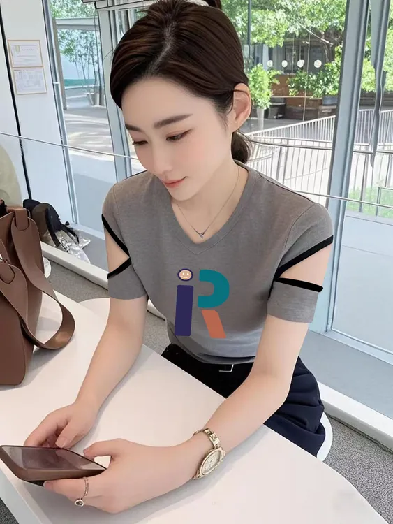 打底修身洋气露肩设计感v领t恤女装灰色2025夏季百搭短款小众短袖