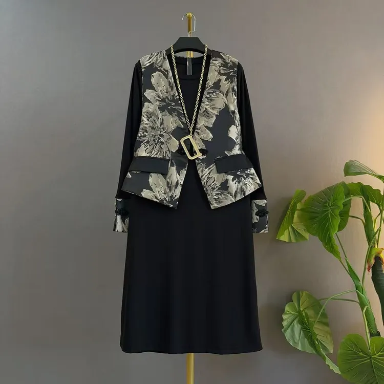 圆领长袖拼接新中式国风刺绣简约通勤大码遮肉显瘦苹果型连衣裙