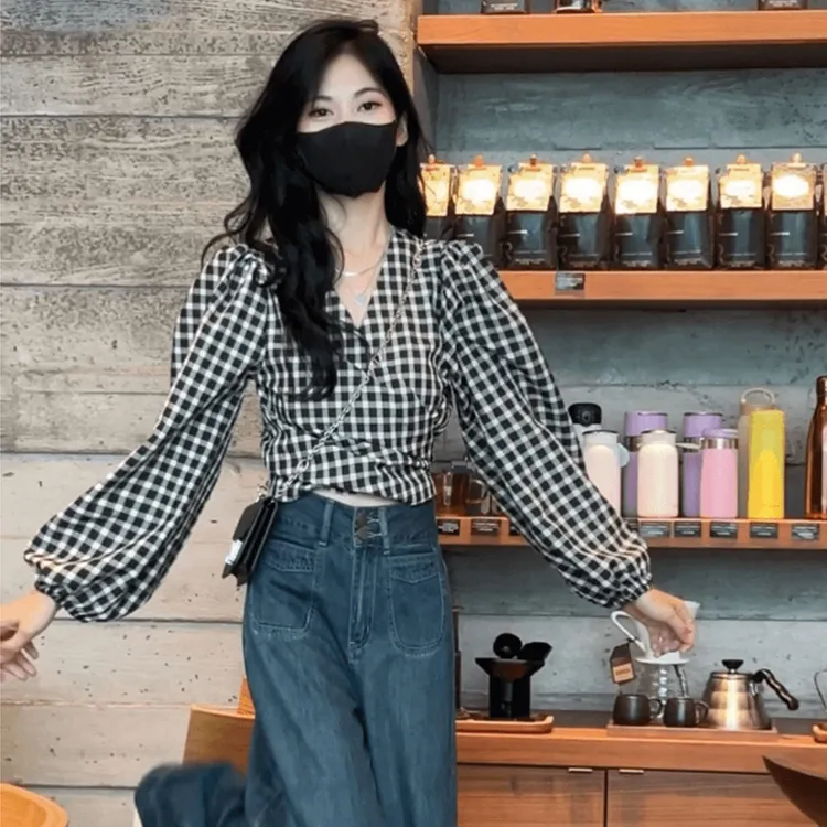  早秋红格子v领灯笼袖小衫女设计感交叉绑带甜辣短款衬衫