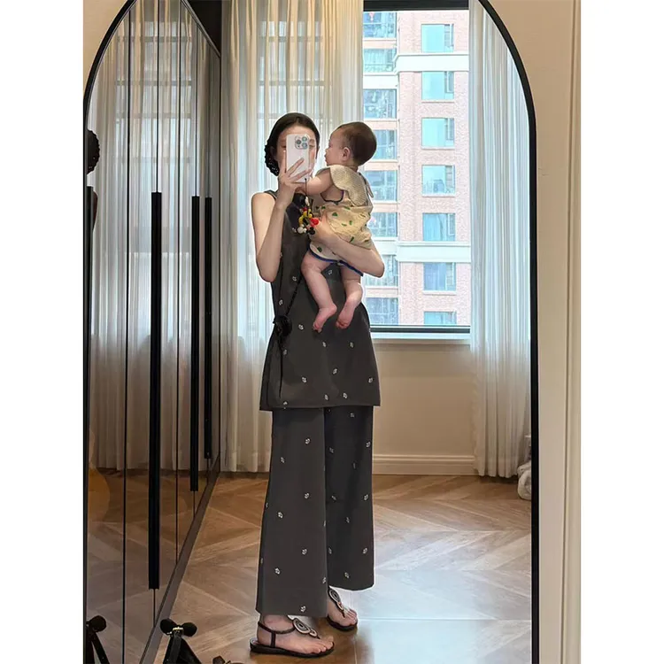 2025春季新款修身显瘦设计感气质时尚无袖上衣休闲直筒长裤两件套