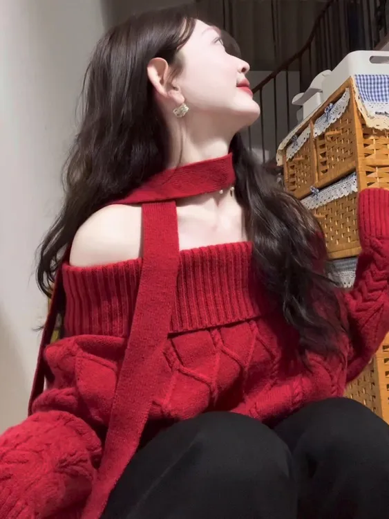 圣诞红色一字肩针织毛衣2025秋冬新款慵懒高级感宽松露肩加厚上衣