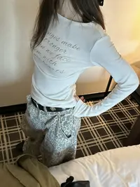 【米妮】“jennie同款”字母印花收腰上衣女显瘦自带氛围感