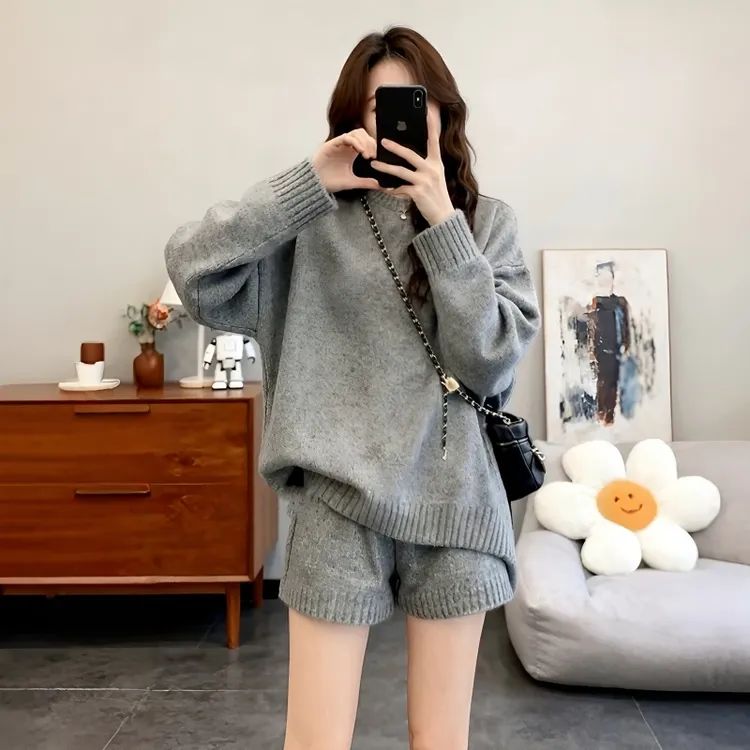 大码灰色针织套装女秋冬韩系宽松毛衣短裤两件套胖mm巨显瘦一整套