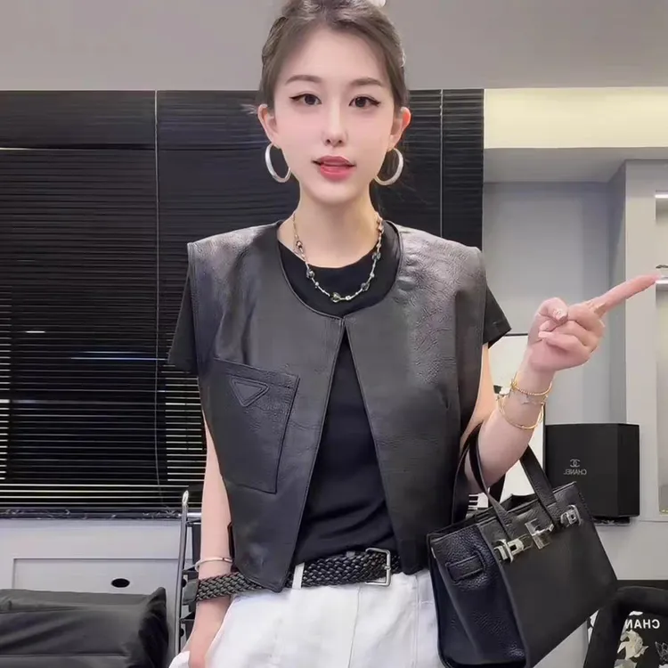 黑色皮衣马甲女款背心2025超火时髦洋气坎肩巨好看的无袖马夹上衣