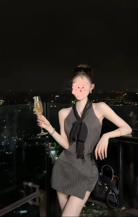 气质时尚马甲挂脖绑带修身上衣+不规则裙裤夏季