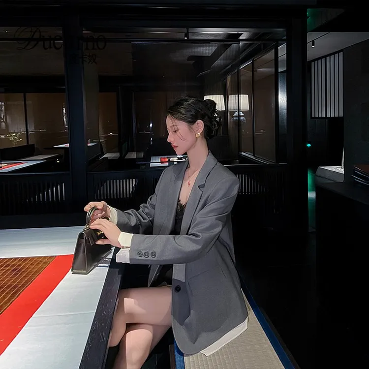 气质灰色西装夹克外套女高端2025秋季新款设计感宽松优雅休闲西服