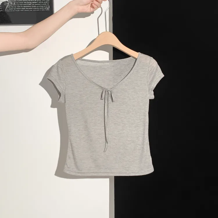 2025新款时尚风系带u领短袖T恤女夏季新款收腰显瘦冰丝设计感上衣