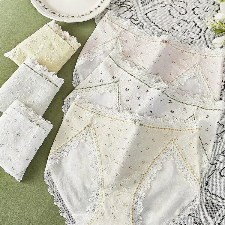 秘语女士中腰透气抑菌蕾丝边三角内裤舒适新款