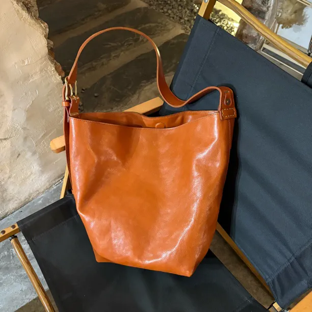 【秋冬热卖】通勤美学慵懒风大容量水桶包简约质感包包