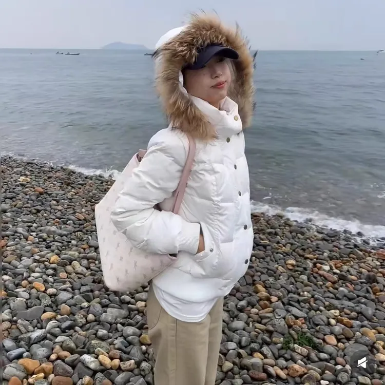 白色90白鸭绒连帽大毛领羽绒服女保暖百搭简约加厚外套冬季