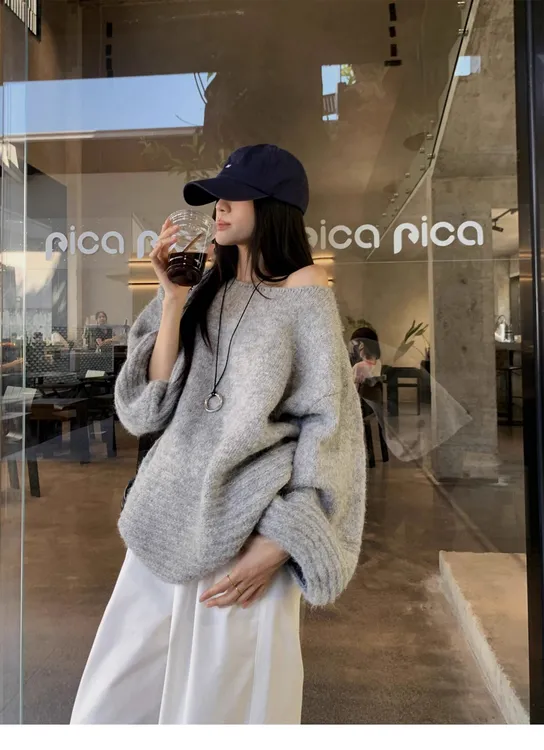 软糯慵懒风斜领露肩白色毛衣女秋冬新款高级感宽松休闲针织衫上衣