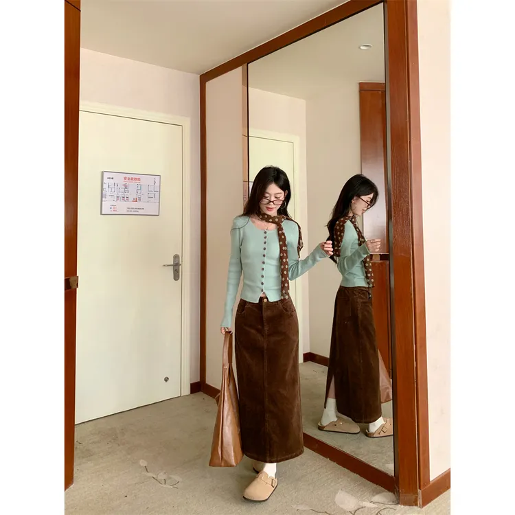 韩系绿色圆领长袖针织开衫女秋季温柔修身毛衣小个子显瘦打底上衣