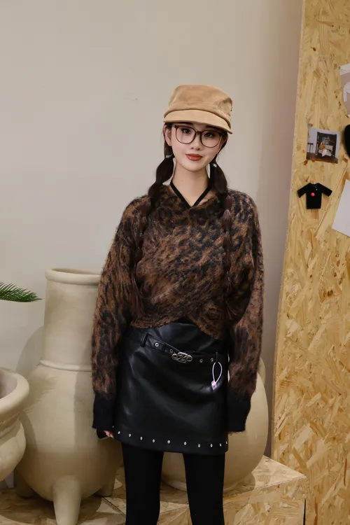 【YJXD】UHOT/诱货咖色慵懒风豹纹毛衣女蝙蝠袖长毛毛衫收腰挂脖