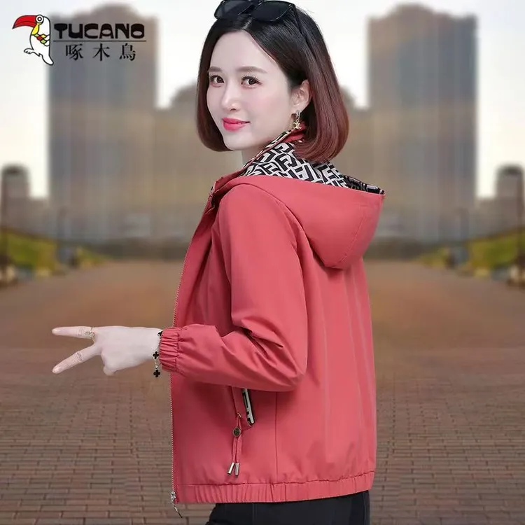 啄木鸟高档女士短外套春秋2025新款中年妈妈宽松休闲大码连帽上衣