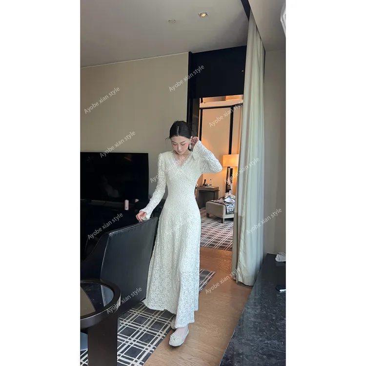 【AYOBE】小贤  赫本风蕾丝V领显瘦气质白月光连衣裙