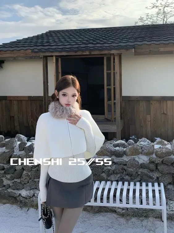 【古早美美】修身显瘦洋气斗篷+V领针织衫毛衣两件套装(配可拆毛领)