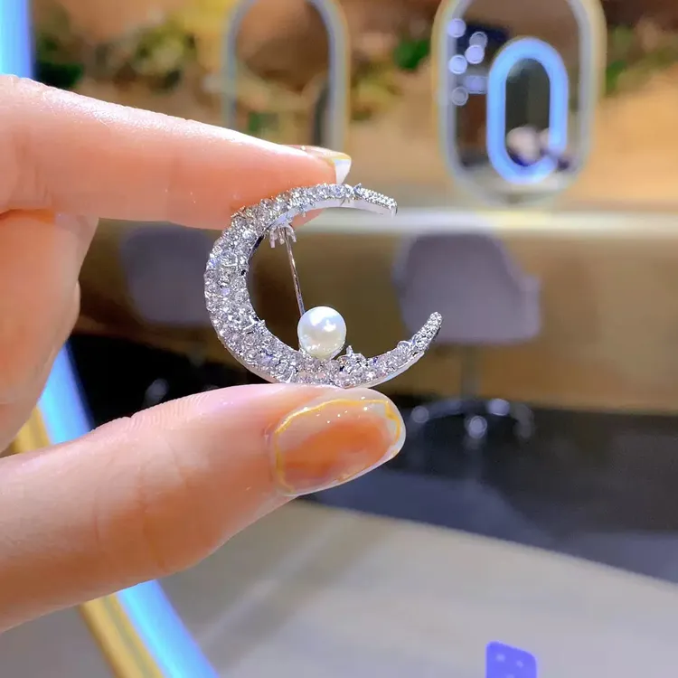 铜合金胸针 璀璨星光月亮胸针满钻镶嵌别针衣服防走光扣胸花领针