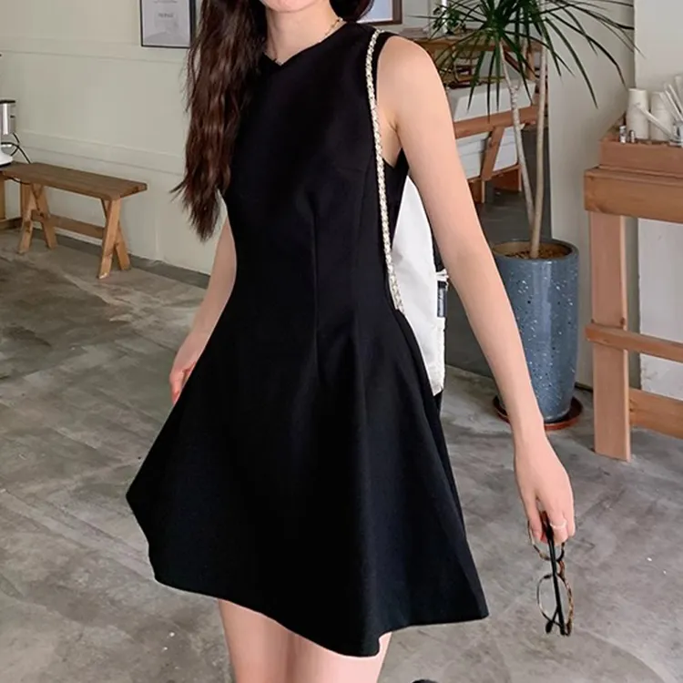 法式气质黑色无袖连衣裙女2025新款开春穿搭小个子收腰短裙夏季