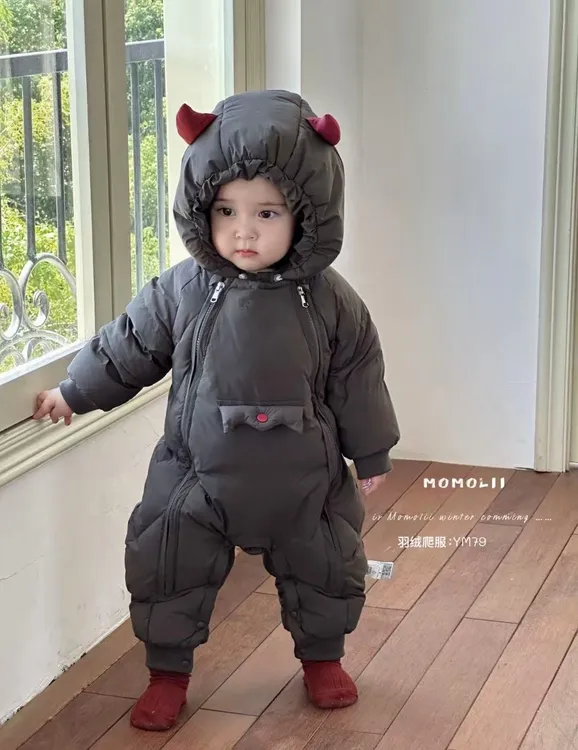 婴幼儿羽绒服连体衣小恶魔外出服连帽宝宝冬季新生儿