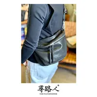寻路人藏系列质感真皮风格款斜挎包大月亮包