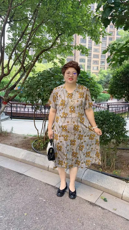 气质碎花显瘦时尚夏季宽松洋气休闲复减龄大码中老年连衣裙