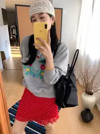 루루가−（植绒小花环）韩版早秋小花刺绣宽松新款高品质宽松圆领上衣