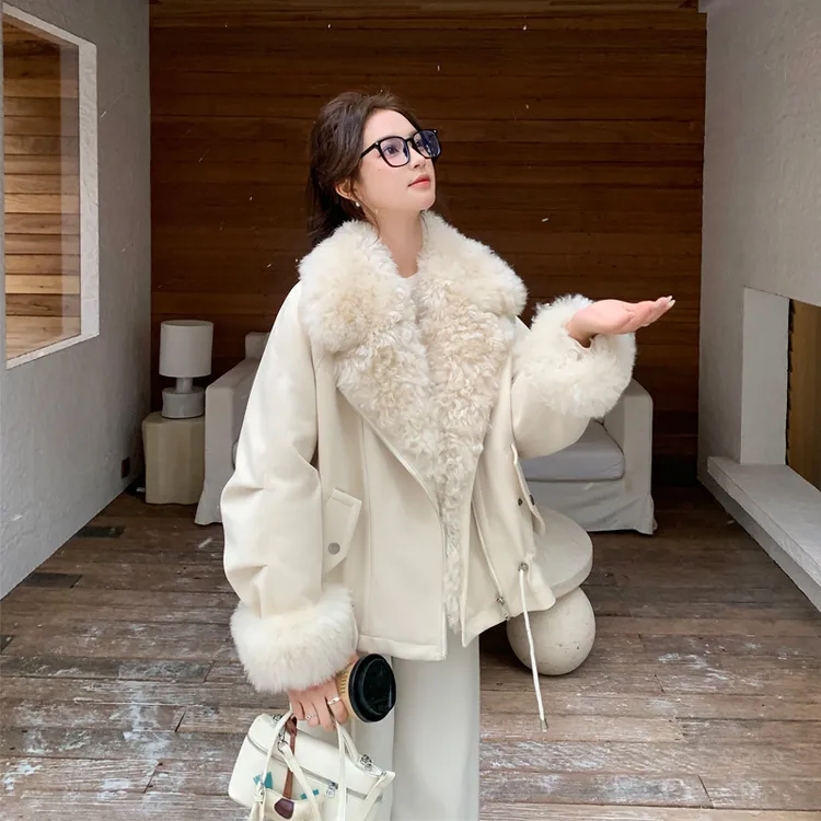 羊羔毛翻领羽绒服2025冬季新款复古千金风氛围感温柔风白鸭绒外套