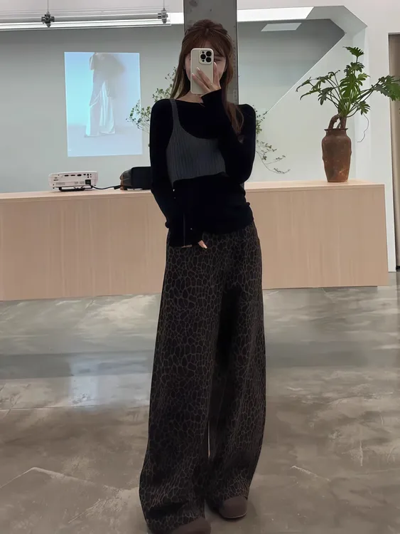 韩系早秋穿搭套装高级感修身显瘦长袖T恤针织背心豹纹牛仔阔腿裤