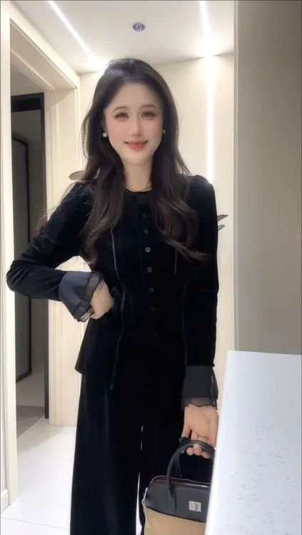 2025时尚百搭复古法式小众设计感丝绒收腰显瘦网红秋冬上衣女