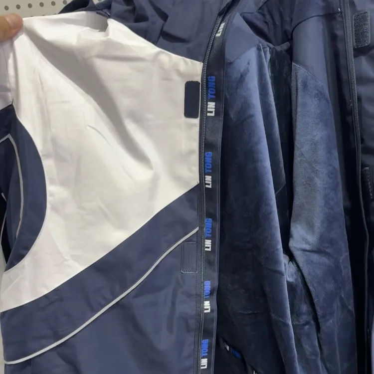 深圳中高学生加绒单件冲锋衣外套防水拒污防风户外连帽保暖长款