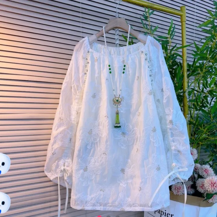 2497胖妹妹欧货韩版宽松时尚提花刺绣设计感抽褶减龄百搭蕾丝衫