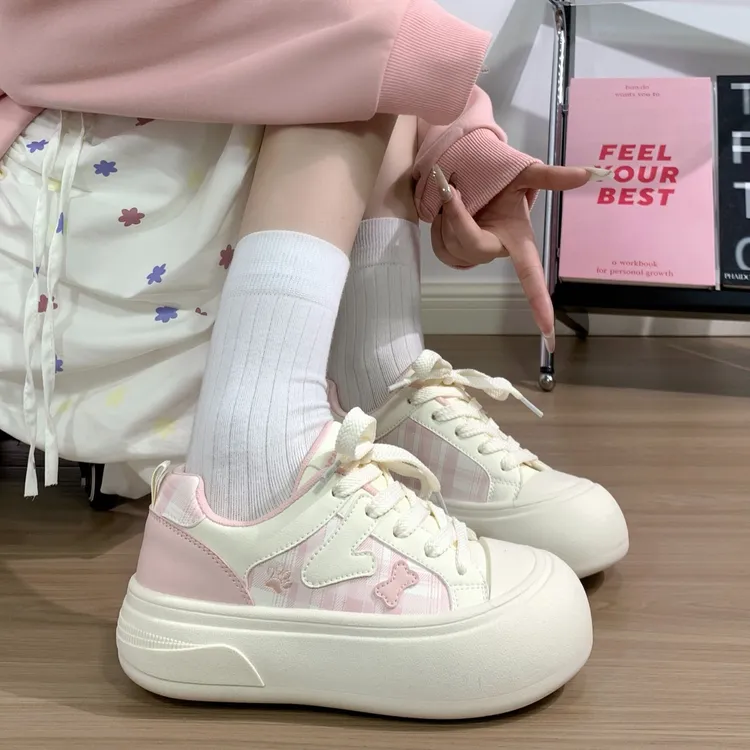 人本丑萌小狗厚底小白鞋女2026春季新款百搭鞋子小众可爱学生板鞋