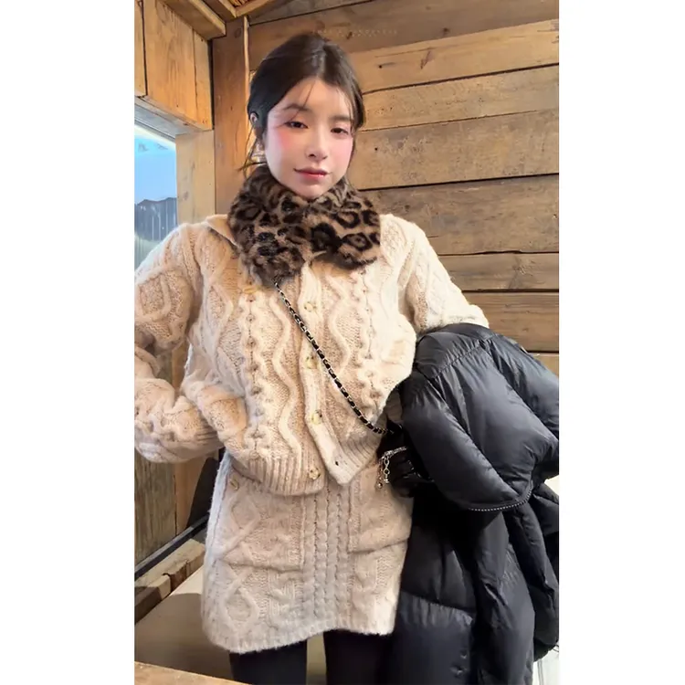 秋冬流行穿搭一整套女2025新款宽松百搭针织开衫高腰短裙两件套