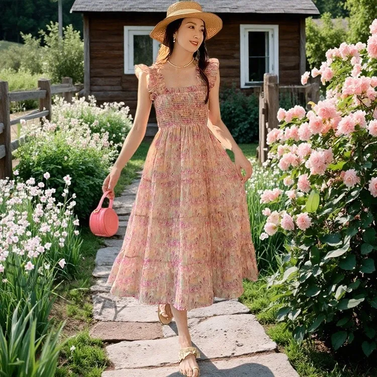 法式方领绝美碎花吊带连衣裙女夏2025新款显瘦气质飞飞袖蛋糕长裙