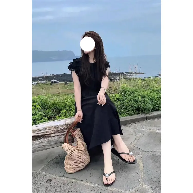 2025年新款夏季时尚休闲法式黑色连衣裙高级感收腰显瘦中长裙子女