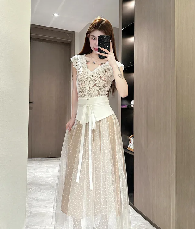 法式富家千金感仙气蕾丝透视短袖上衣收腰波点网纱长裙高级感套装