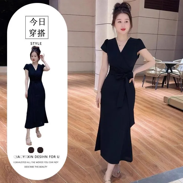 2025夏季新款高级感别致收腰减龄连衣裙女赫本风气质v领中长裙潮