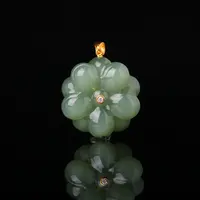 【泓贝珠宝-N746】18k金镶和田玉碧玉特细粉青猫花朵吊坠NGTC国检证