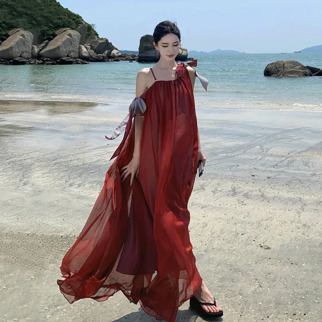 法式度假风无袖吊带红色连衣裙女海边度假氛围感长裙新娘订婚晨袍