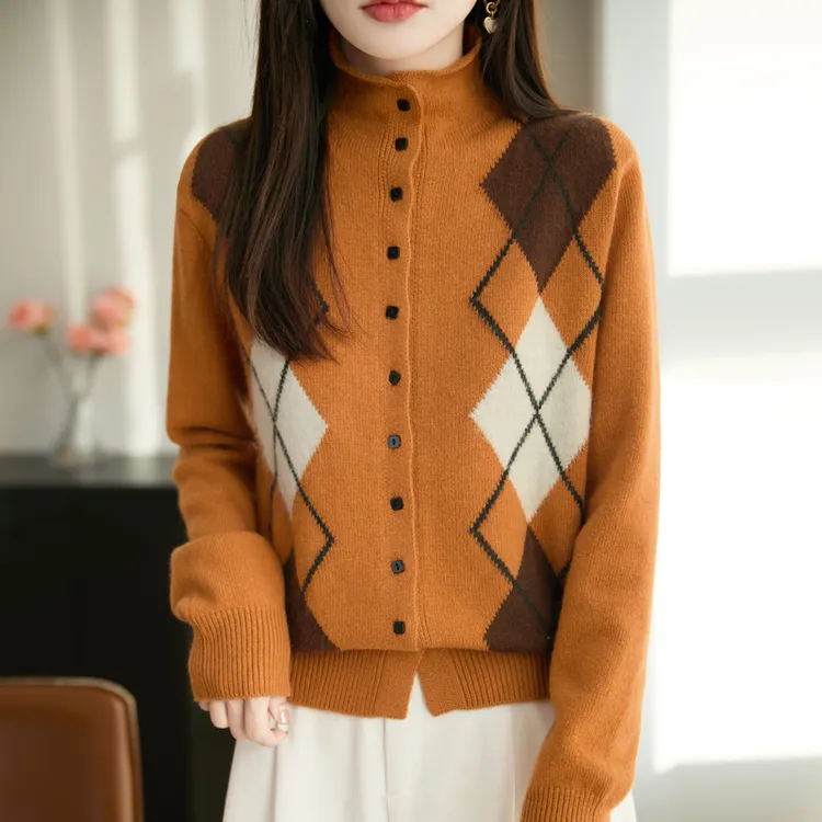 RZ.新款浣熊绒学院风秋冬菱形格单排扣高领卷边女针织衫