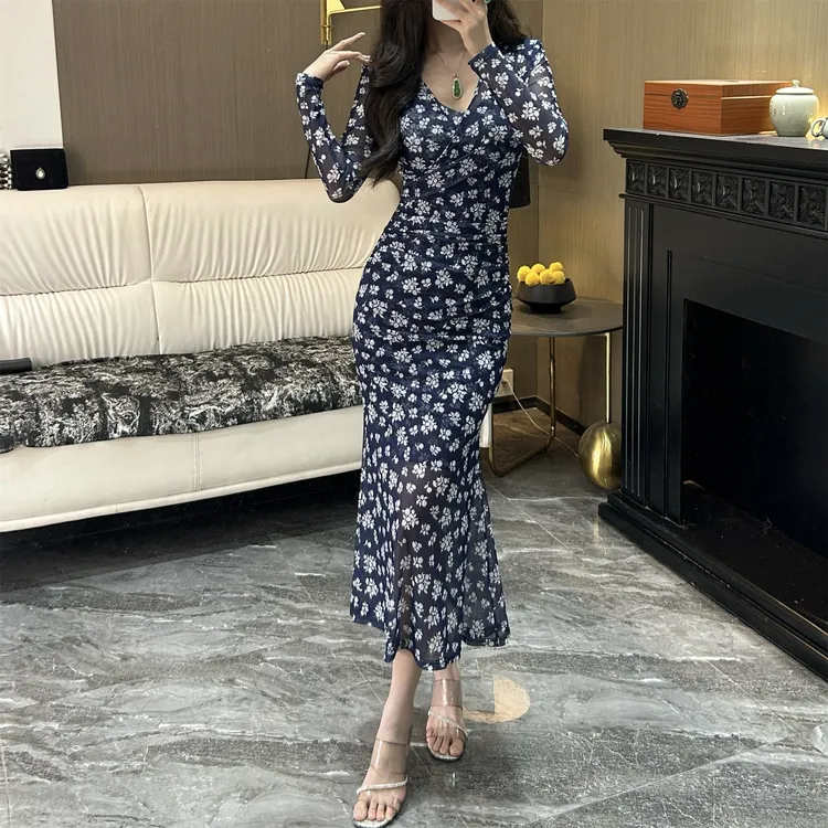 气质女人味轻奢V领长袖经典碎花显瘦包身修身时尚百搭鱼尾连衣裙