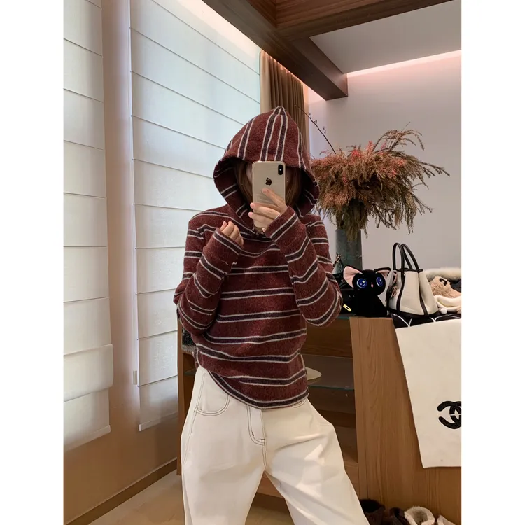 尔刀阳 "牧羊女" 拼色条纹刺绣混纺针织高克重显瘦连帽卫衣WYJ027