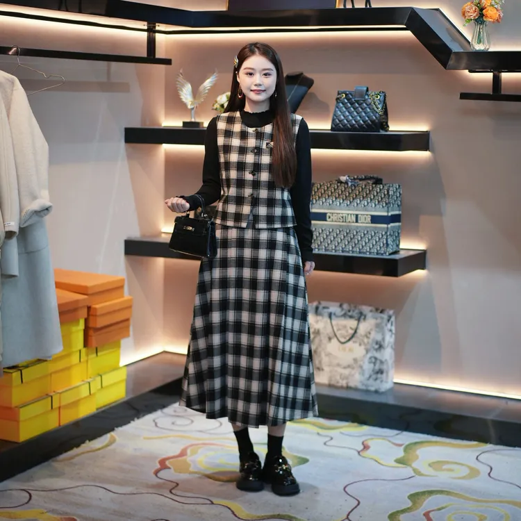 奢姿【北欧棋盘】大码女装2025冬季半高领两件套胖妹妹格纹时尚套装